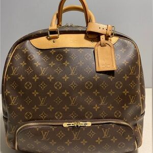 Classic Louis Vuitton beautiful Evasion Travel Bag Vintage
With shoulder strap